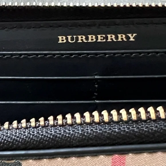 Burberry Vintage Check Zip Wallet